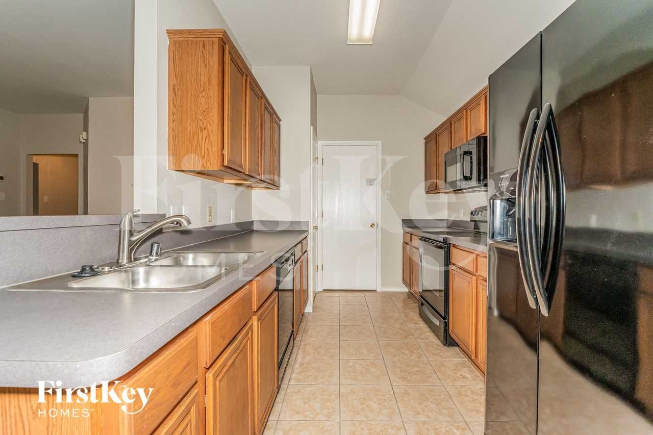 207 Amherst Dr - Photo 6 of 15