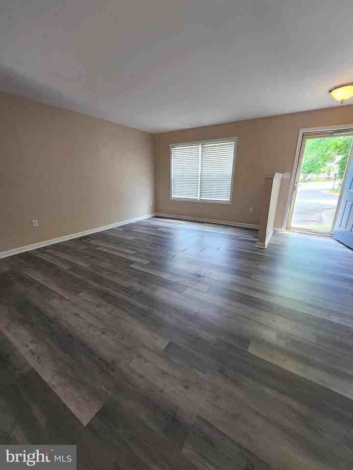 96 Dorset Ln - Photo 4 of 15