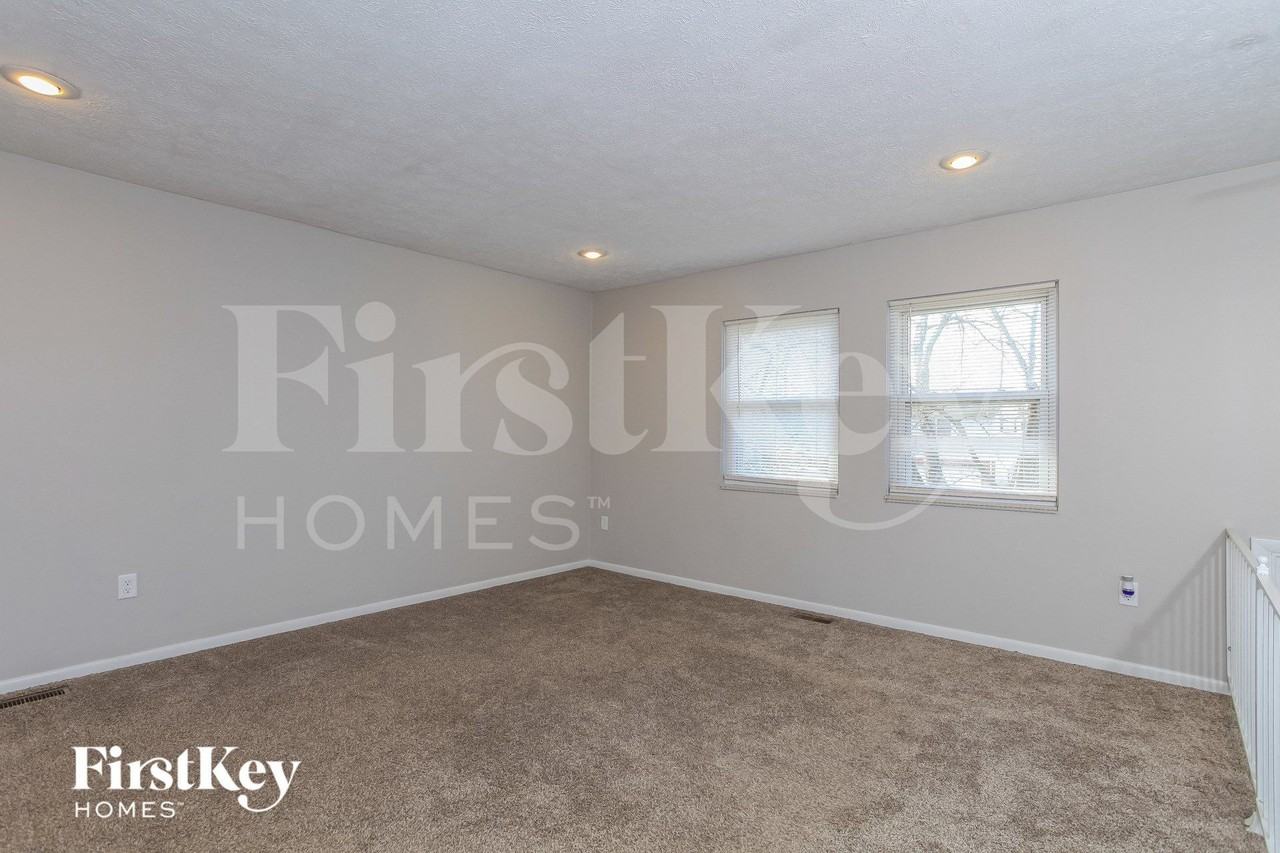 928 Cambridge Dr - Photo 3 of 15