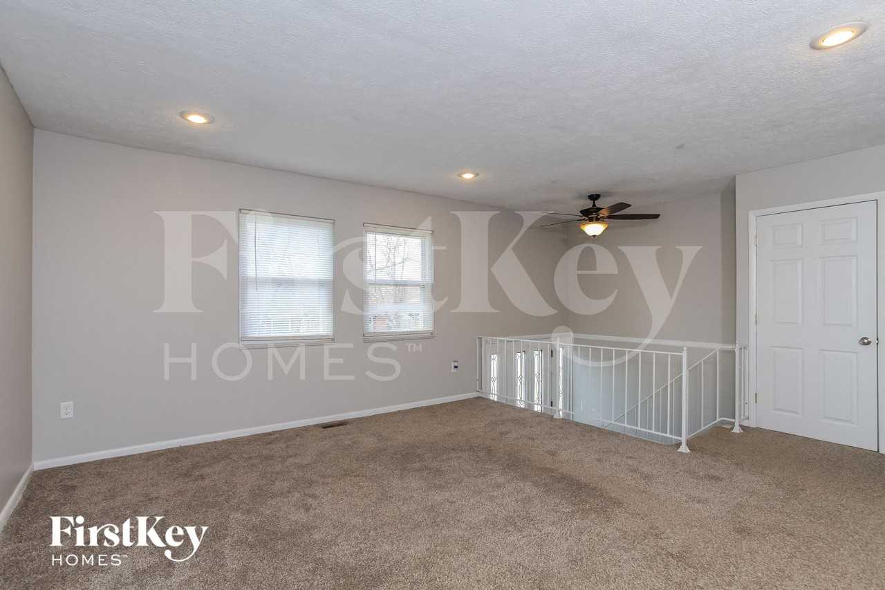 928 Cambridge Dr - Photo 4 of 15