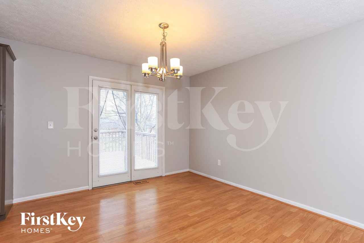 928 Cambridge Dr - Photo 5 of 15