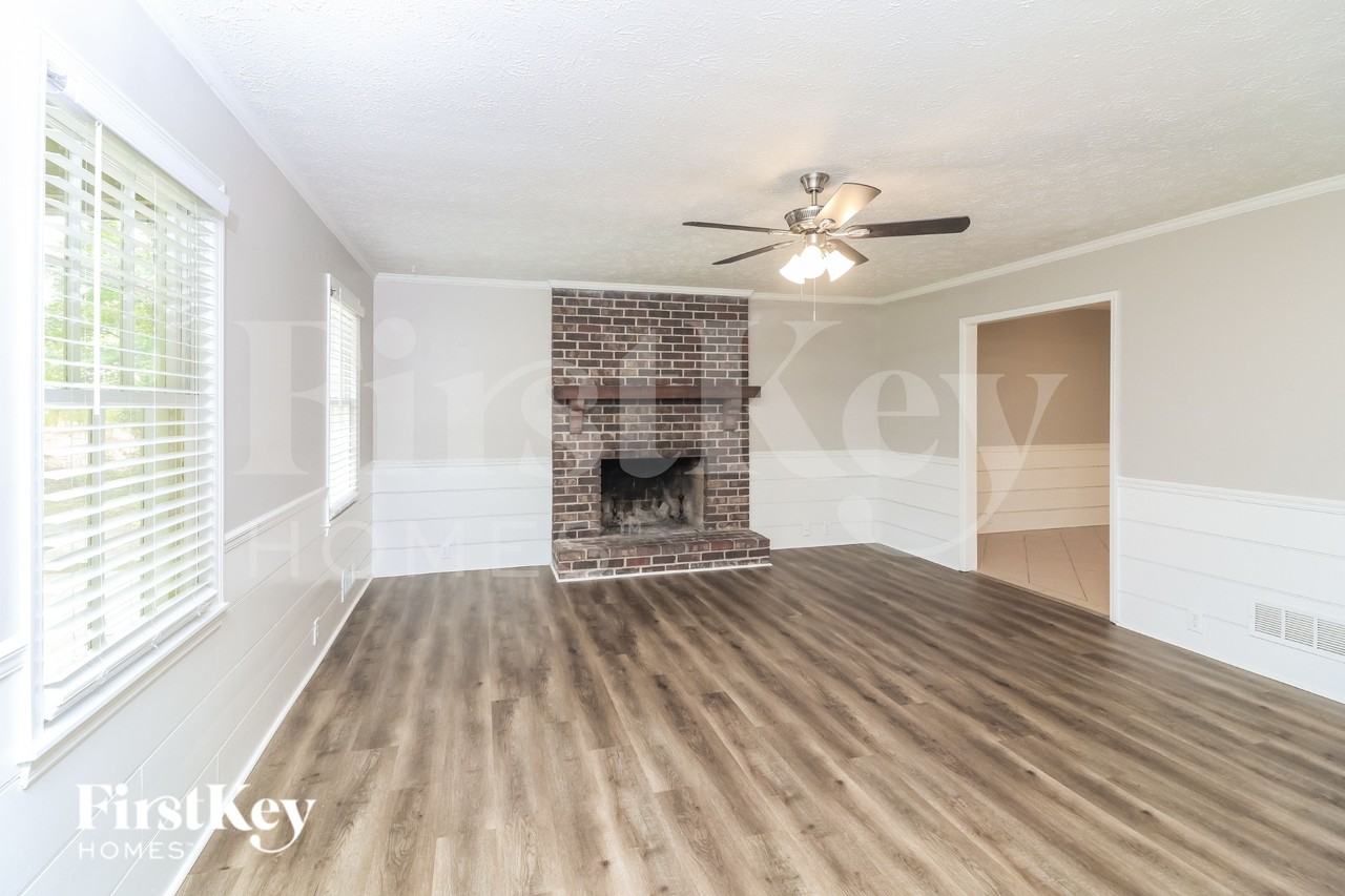 3692 Cambridge Dr Sw - Photo 3 of 19