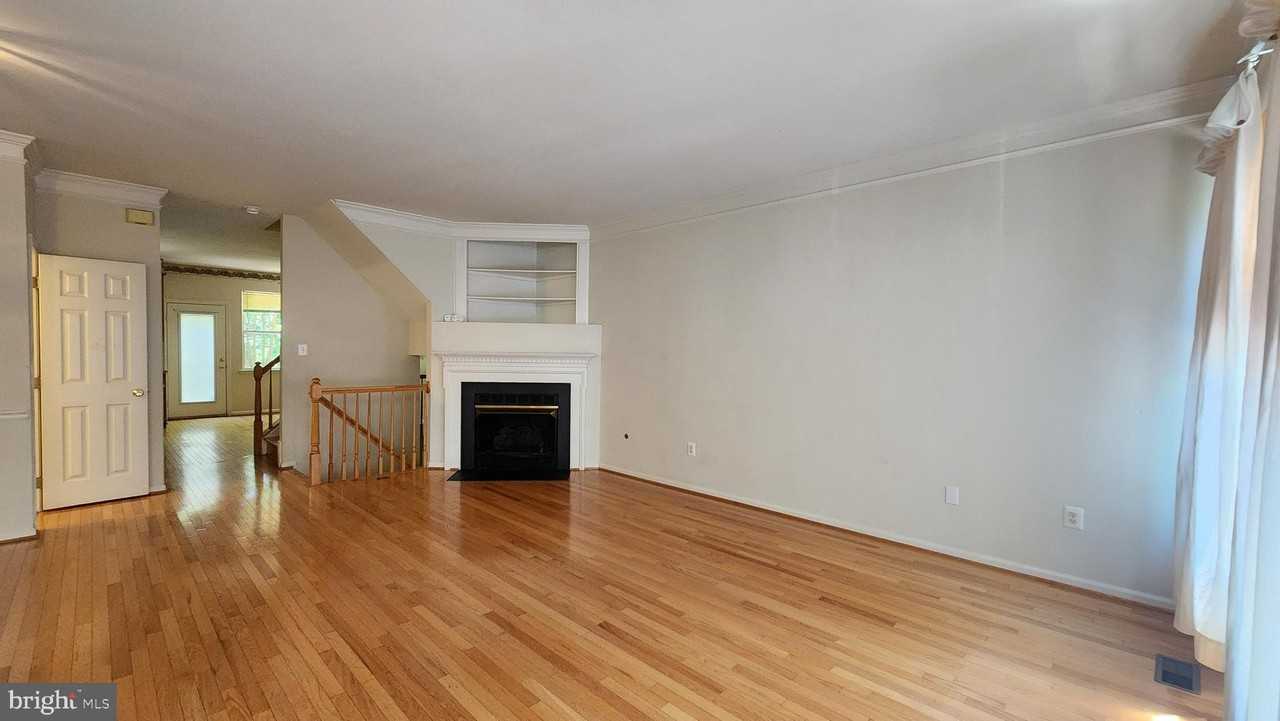 7719 Sullivan Cir - Photo 2 of 29