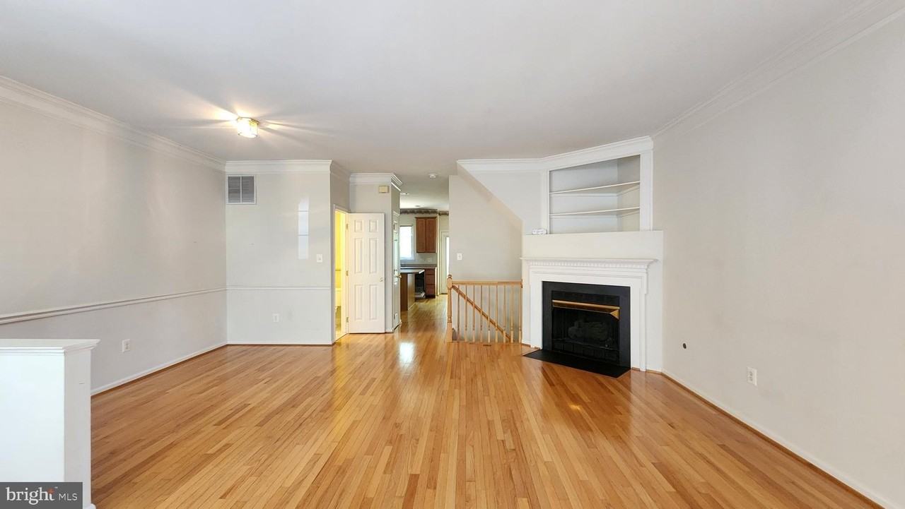 7719 Sullivan Cir - Photo 3 of 29