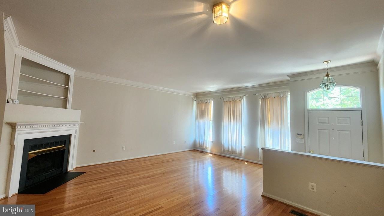 7719 Sullivan Cir - Photo 7 of 29
