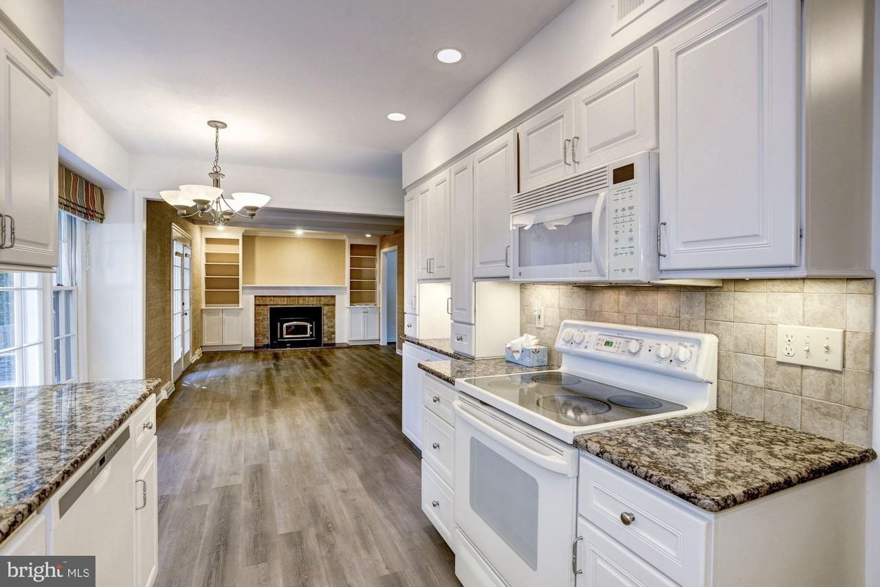 9012 Penn Manor Ct - Photo 4 of 35