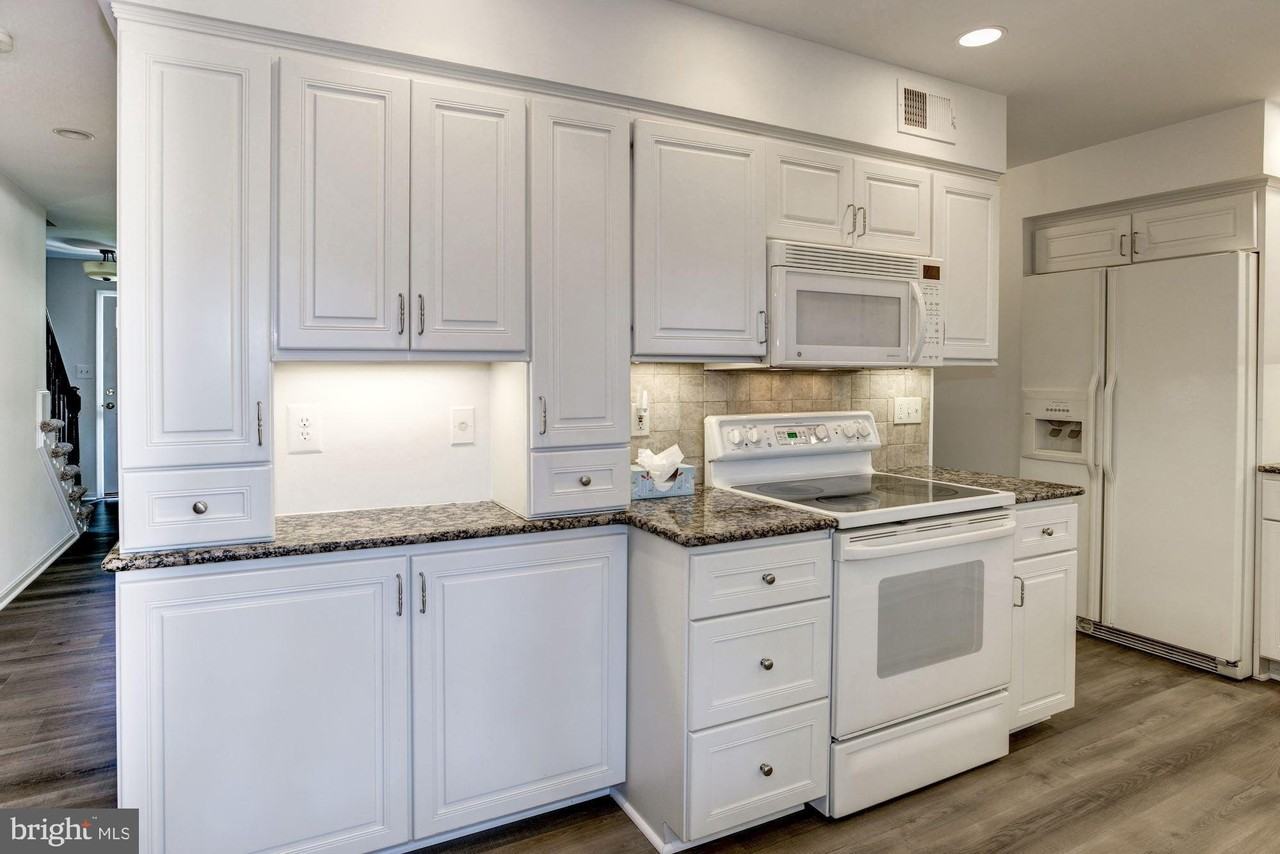 9012 Penn Manor Ct - Photo 5 of 35