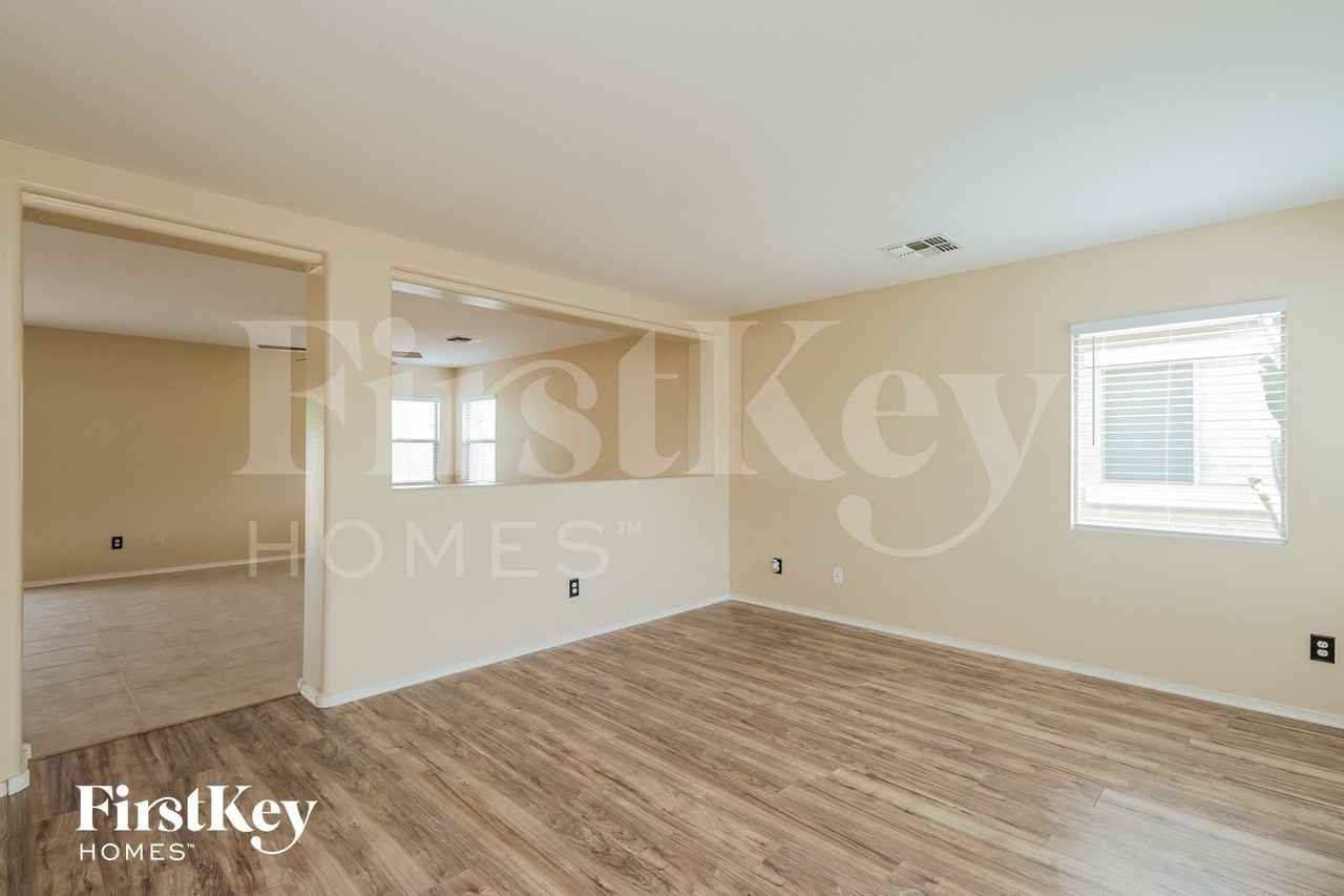 1730 E Maddison Cir - Photo 2 of 15