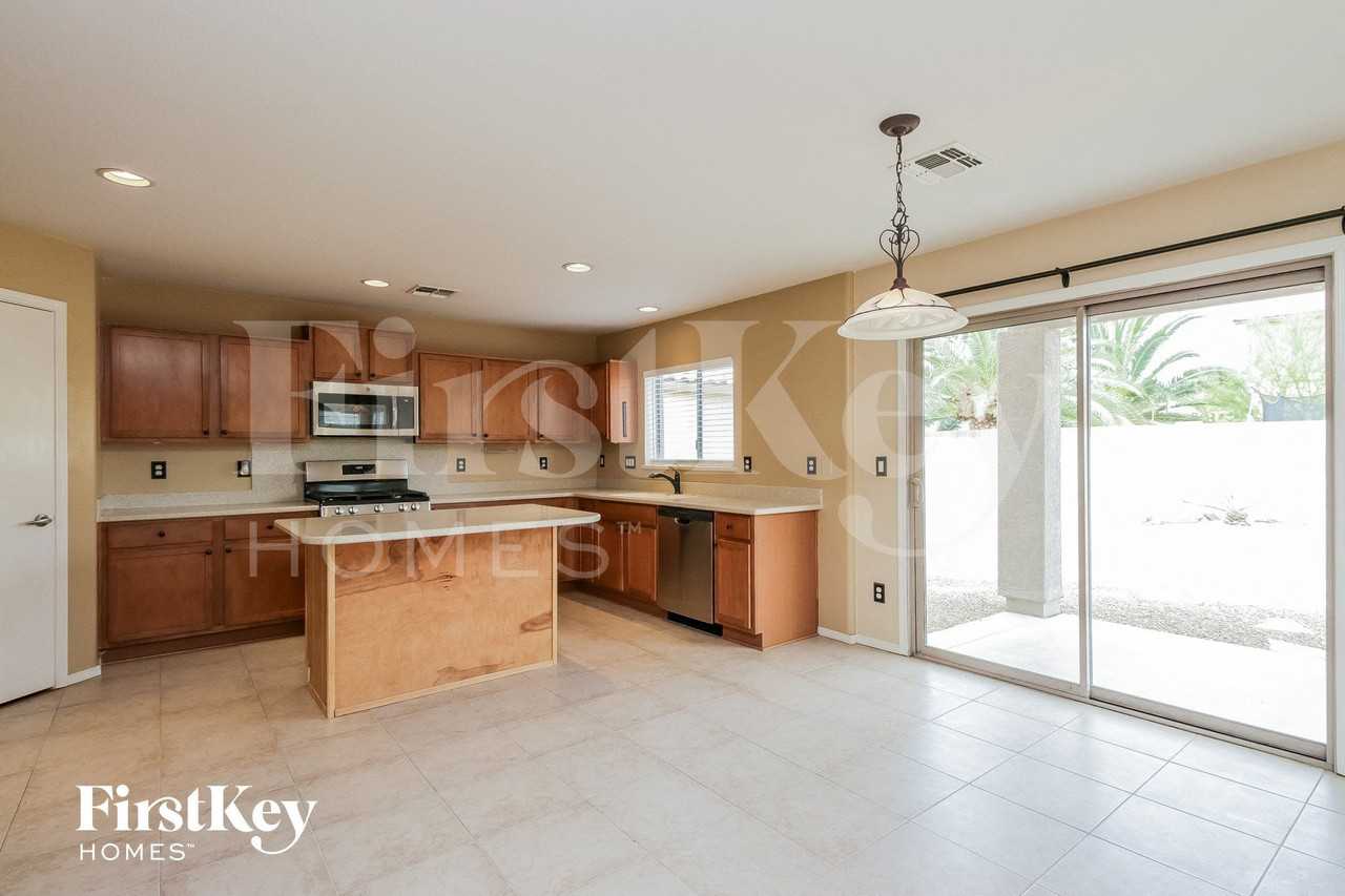 1730 E Maddison Cir - Photo 3 of 15