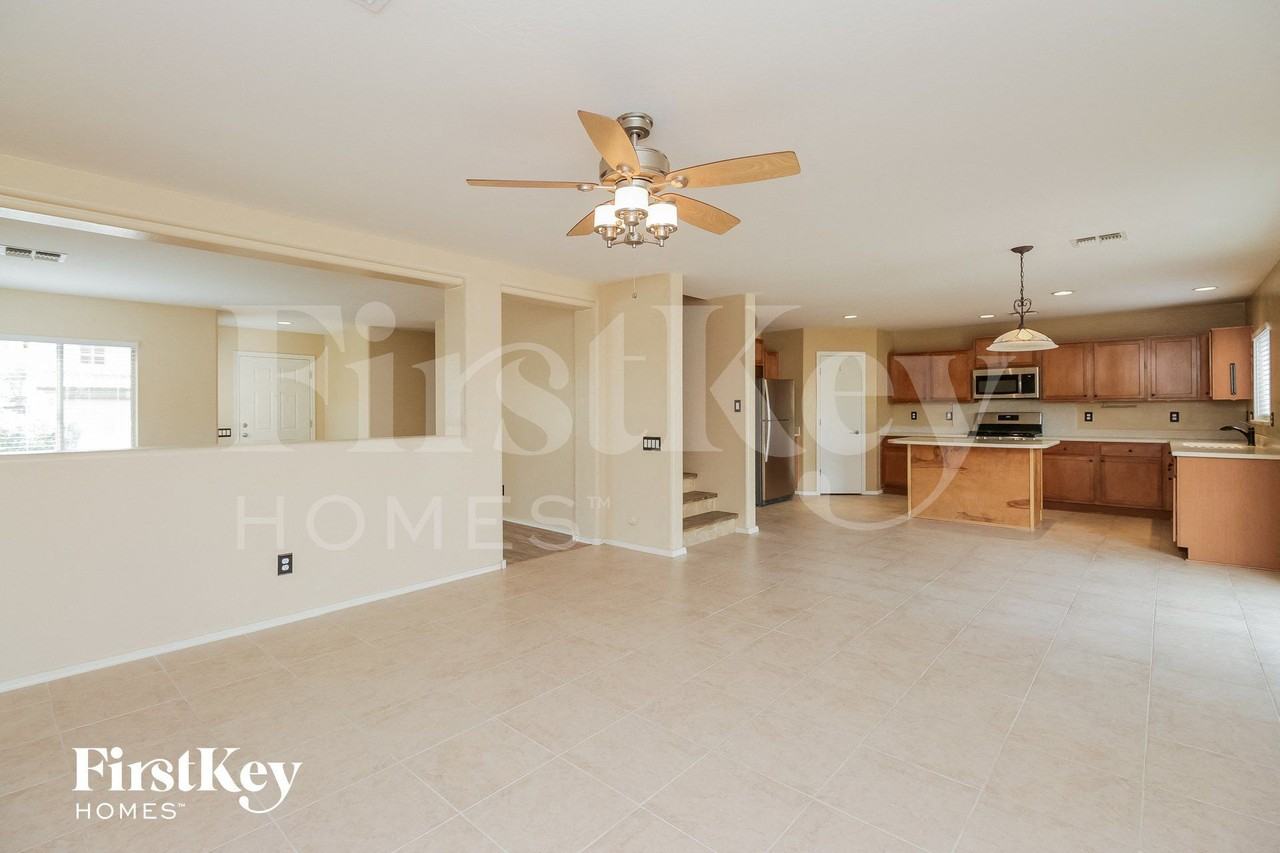 1730 E Maddison Cir - Photo 5 of 15
