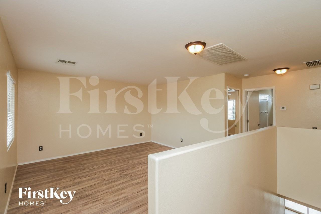 1730 E Maddison Cir - Photo 7 of 15