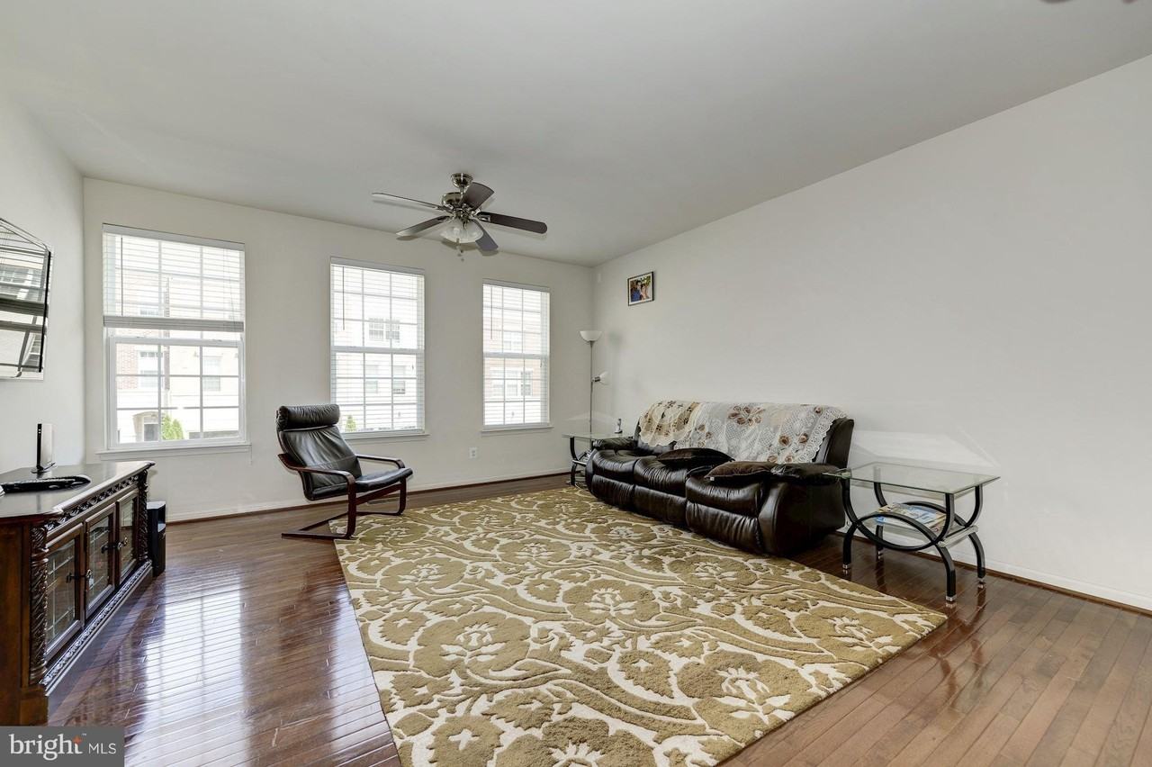 22677 Flowing Spring Sq - Photo 2 of 30