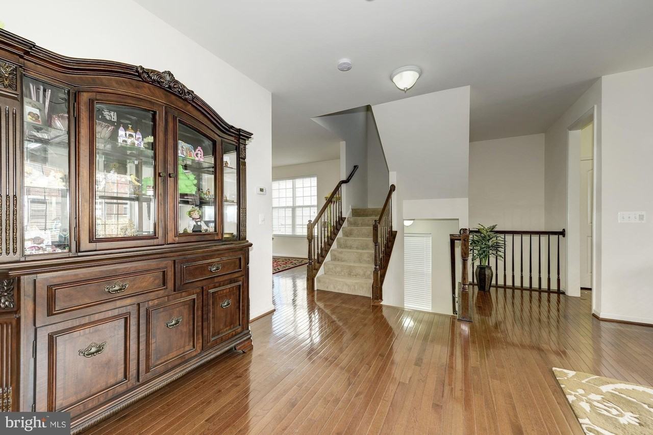 22677 Flowing Spring Sq - Photo 6 of 30