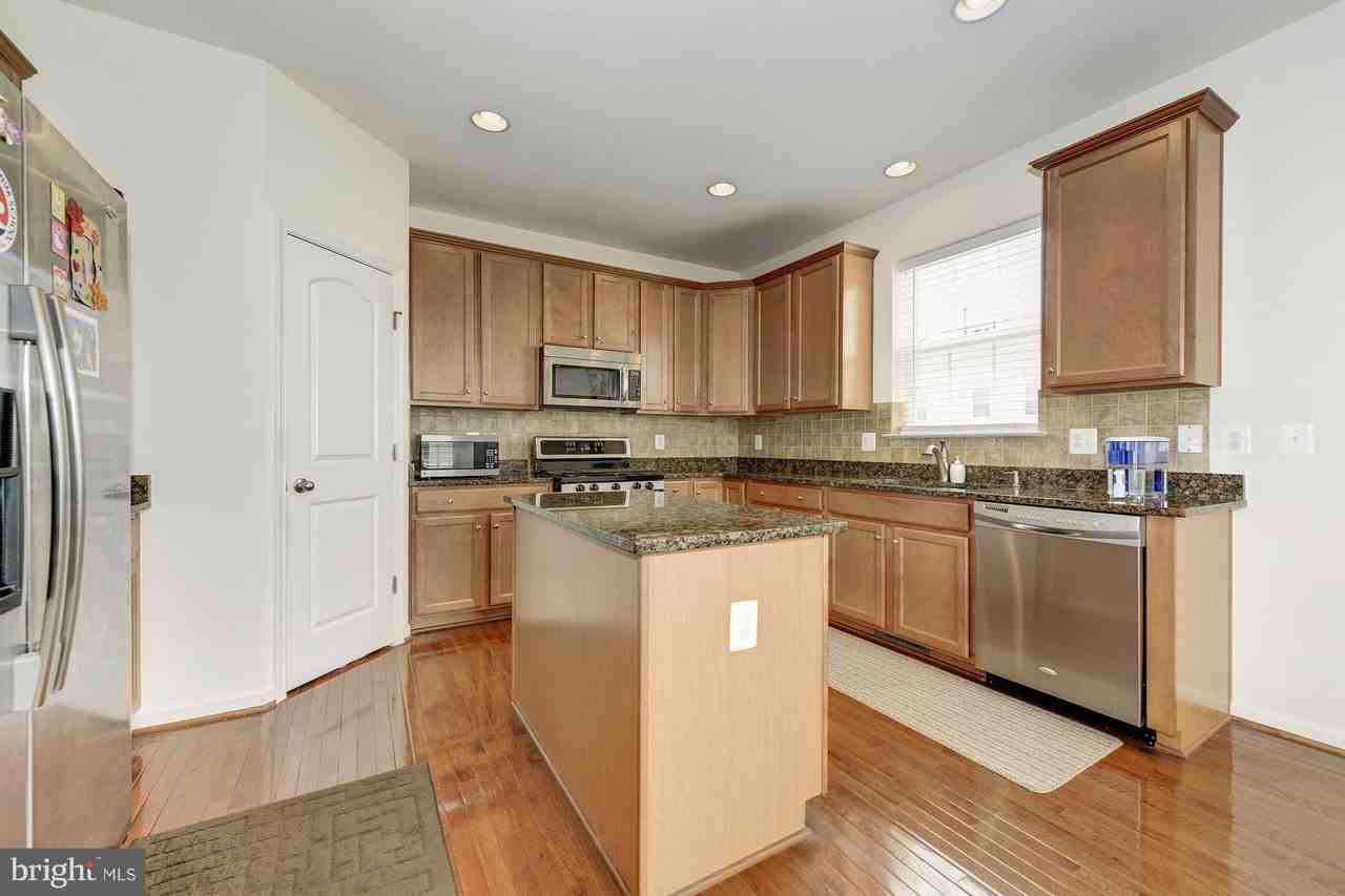 22677 Flowing Spring Sq - Photo 7 of 30