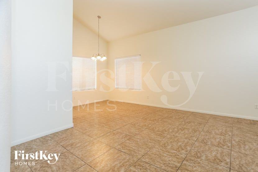 4333 Matinee Ave - Photo 4 of 15