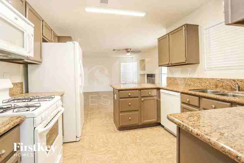 4333 Matinee Ave - Photo 6 of 15