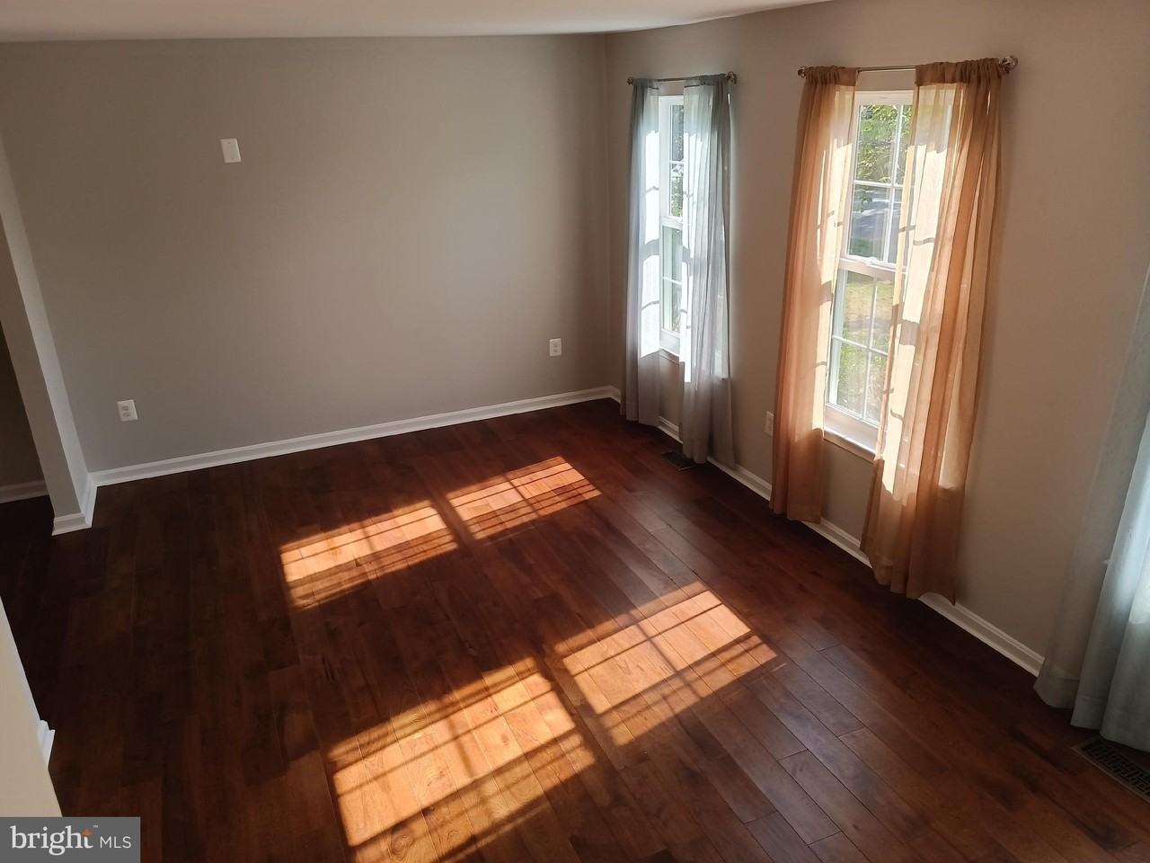345 Silver Ridge Dr - Photo 6 of 36