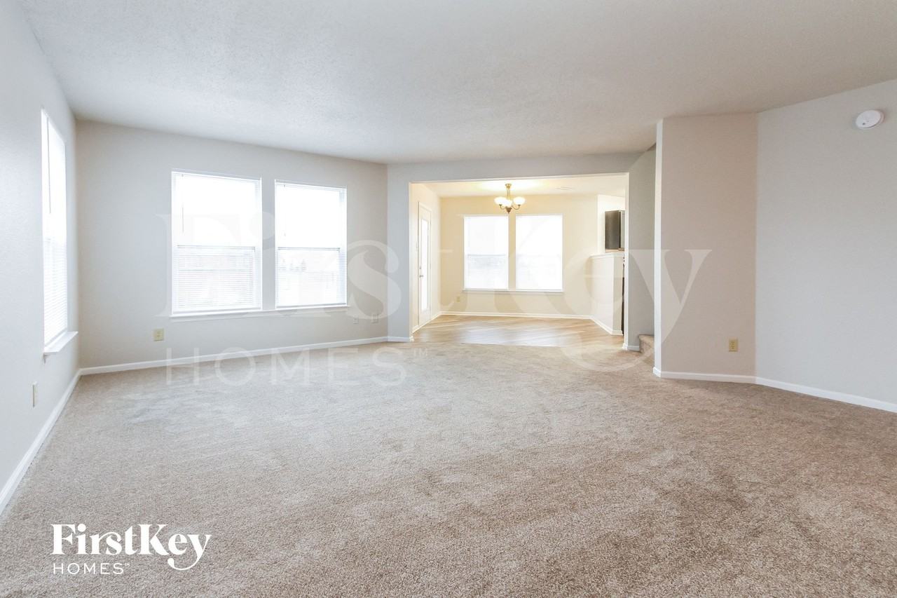 5769 Woodland Trace Blvd - Photo 3 of 15
