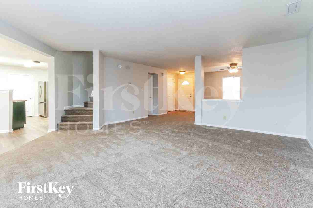5769 Woodland Trace Blvd - Photo 4 of 15