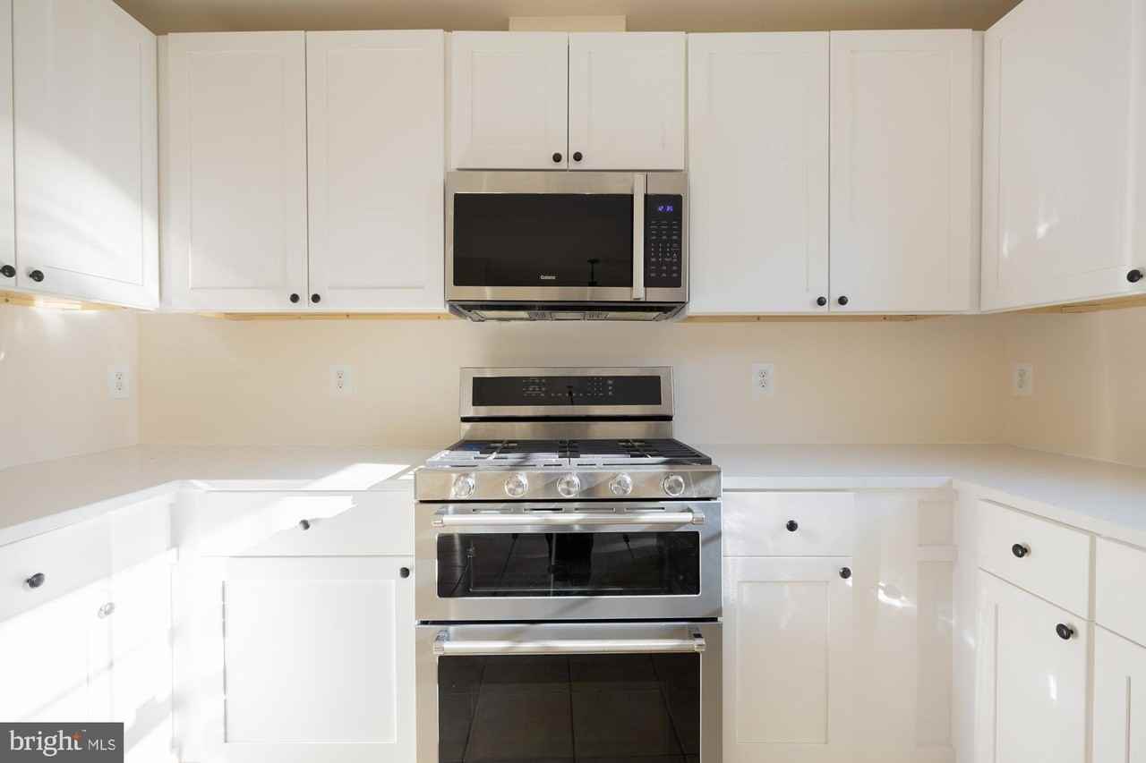 12866 Hyannis Ln - Photo 3 of 19