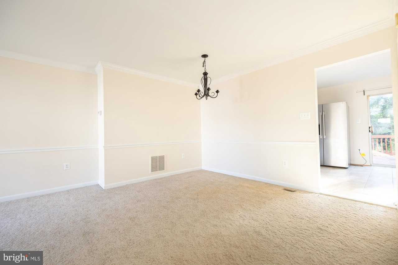 12866 Hyannis Ln - Photo 4 of 19