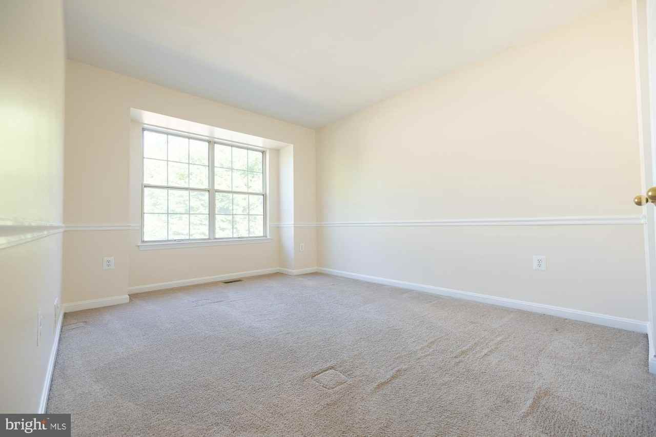 12866 Hyannis Ln - Photo 5 of 19