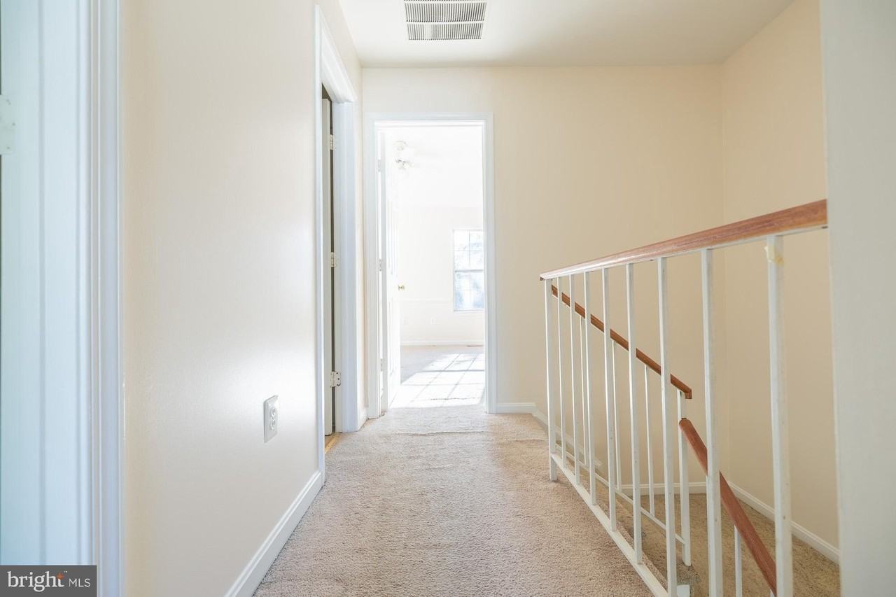 12866 Hyannis Ln - Photo 7 of 19