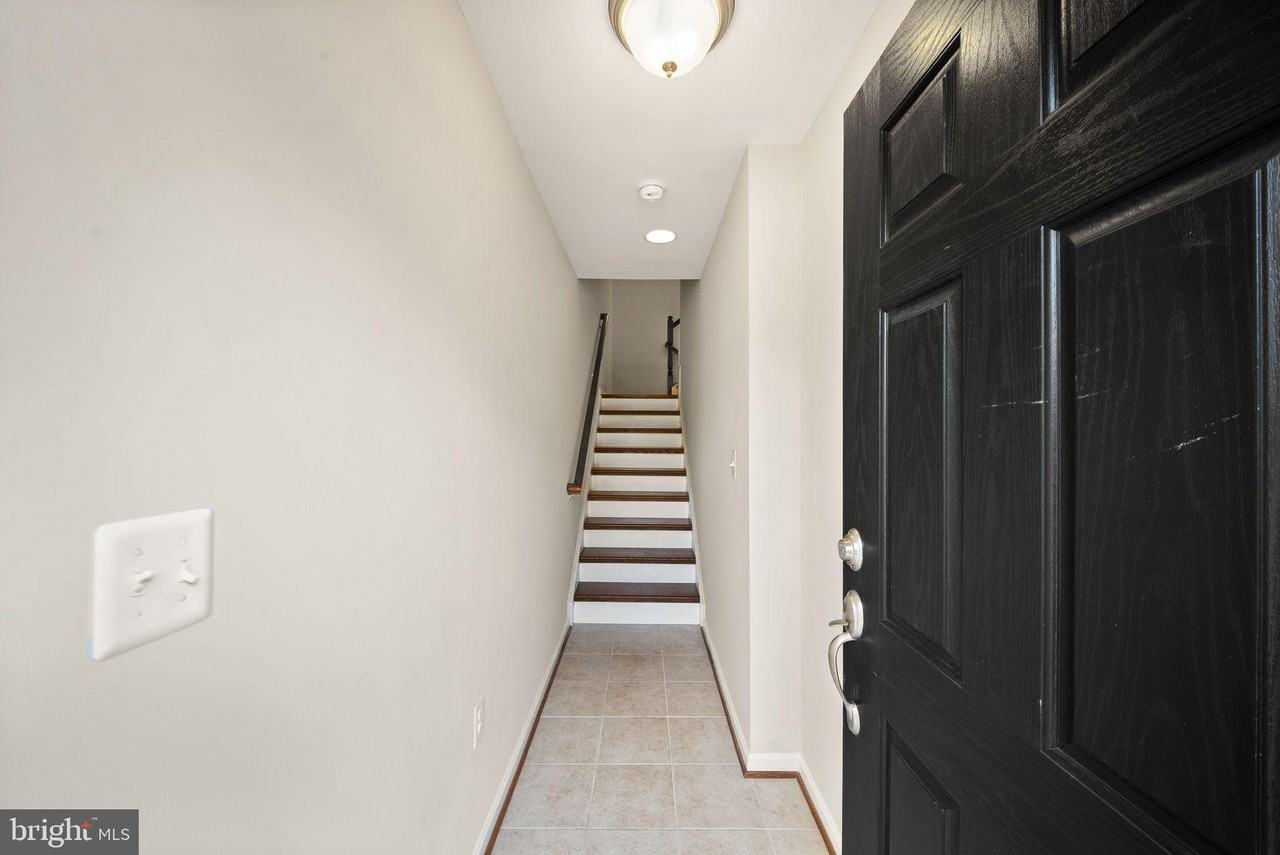 1431 Occoquan Heights Ct - Photo 3 of 50