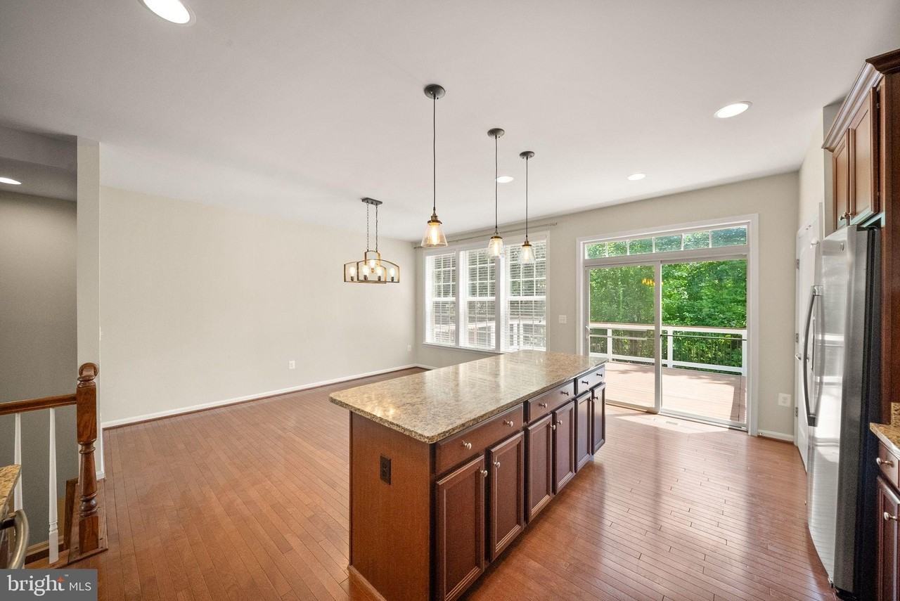 1431 Occoquan Heights Ct - Photo 6 of 50