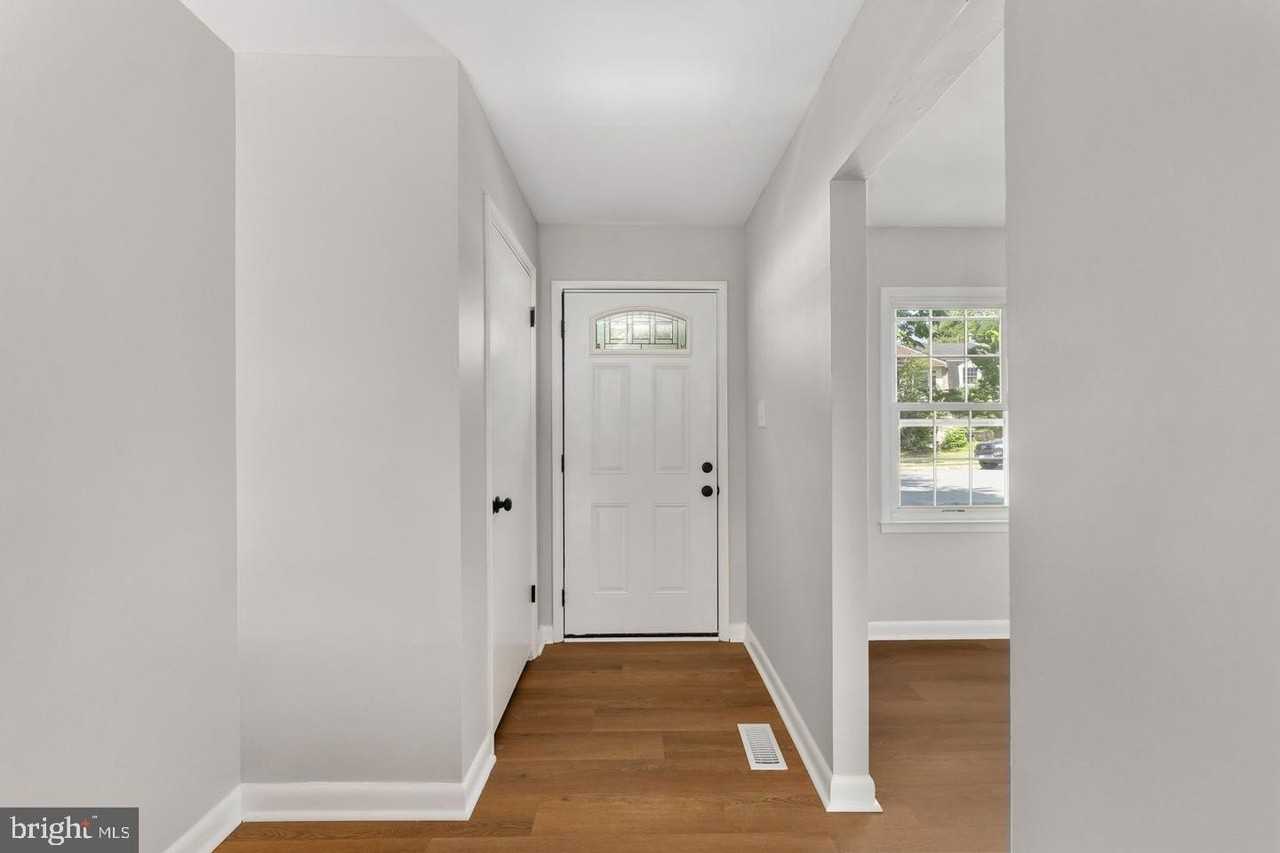 14843 Emberdale Dr - Photo 3 of 30