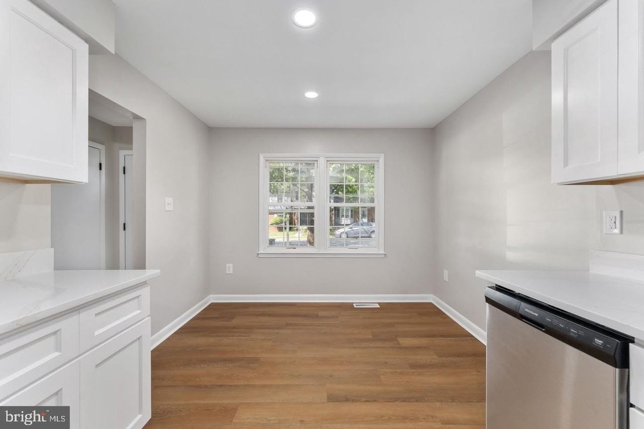 14843 Emberdale Dr - Photo 6 of 30