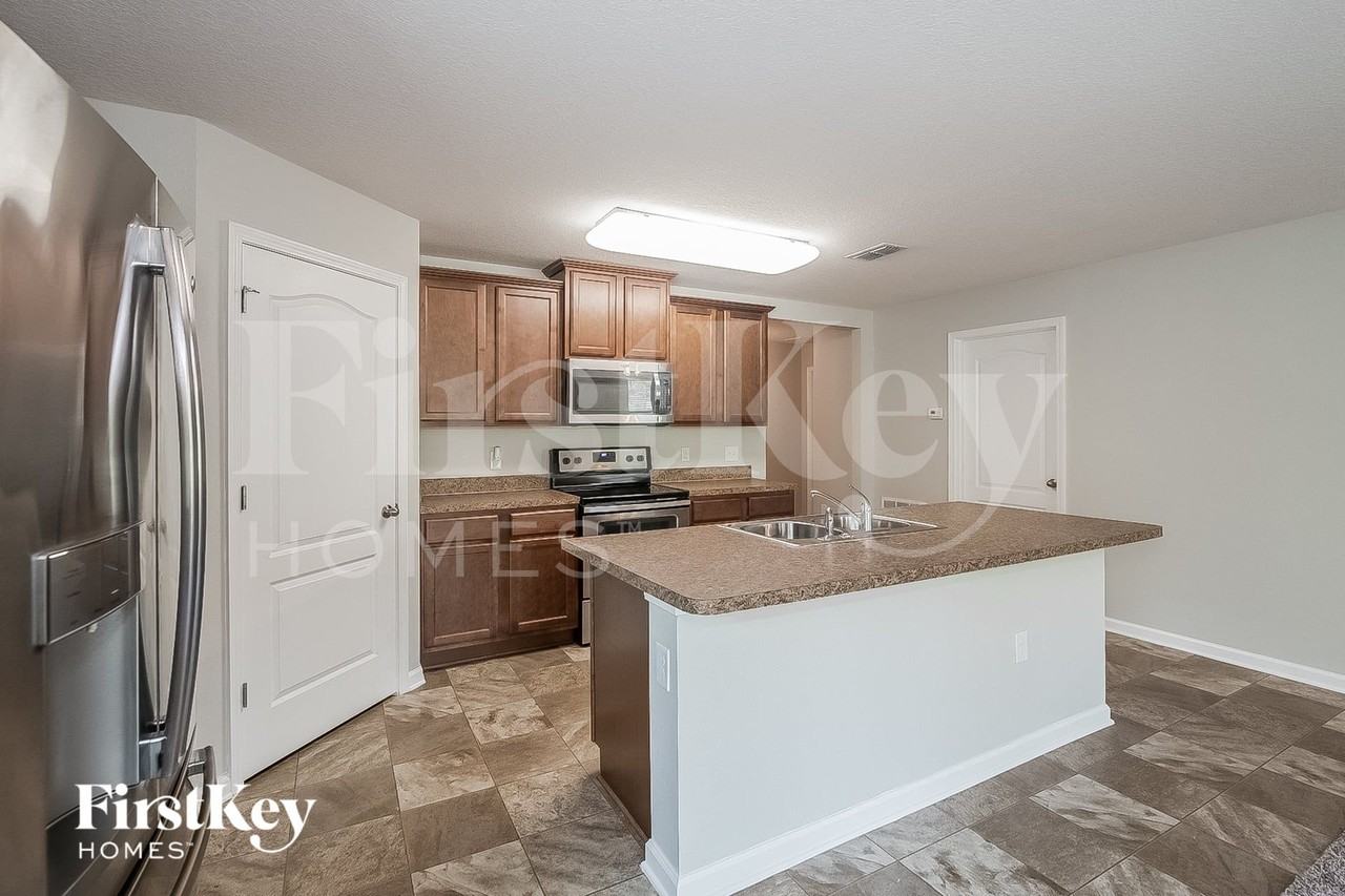6817 Langford St - Photo 5 of 15