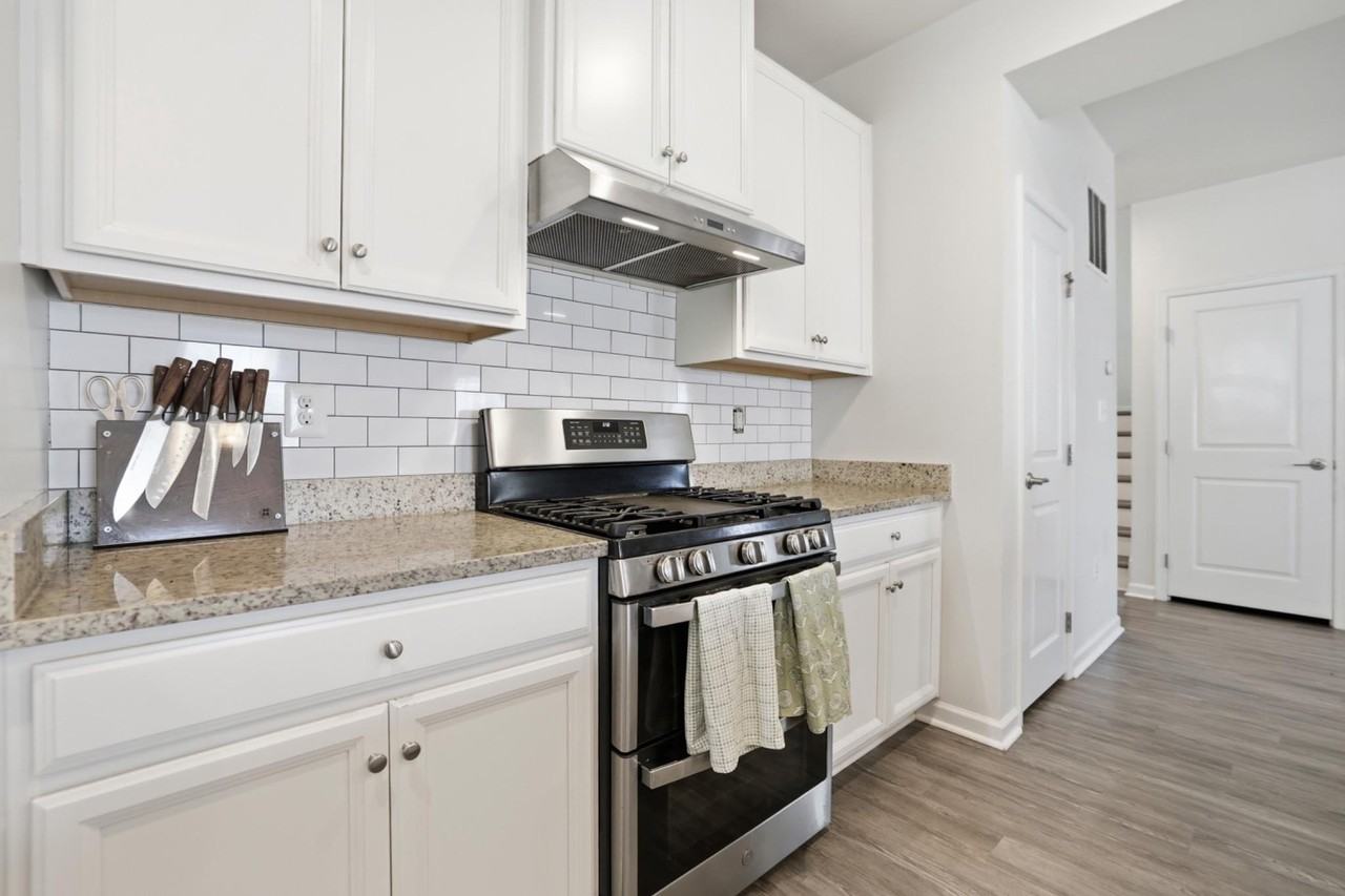 5319 Holley Oak Ln - Photo 5 of 34