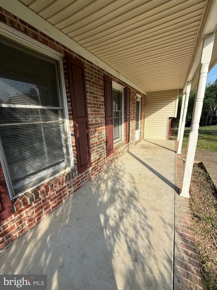 900 Dewberry Dr - Photo 2 of 19