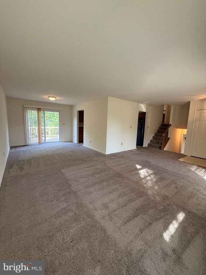 900 Dewberry Dr - Photo 5 of 19