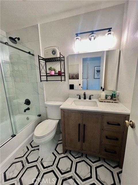 204 Greenmoor - Photo 4 of 8