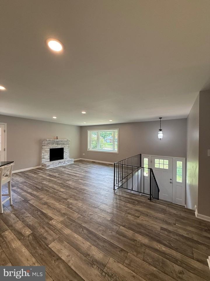 238 Betty Lewis Dr - Photo 4 of 28