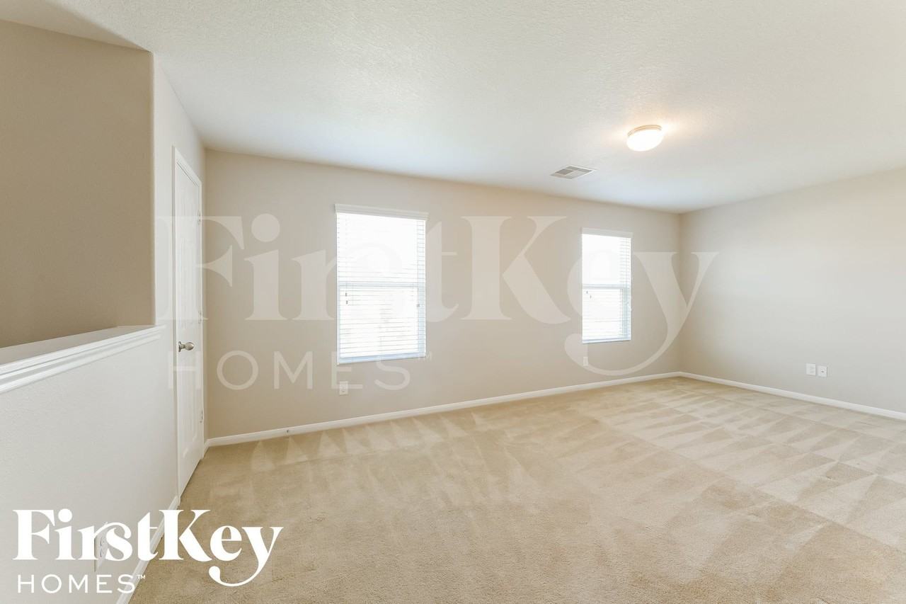 9909 Hyacinth Way - Photo 7 of 15