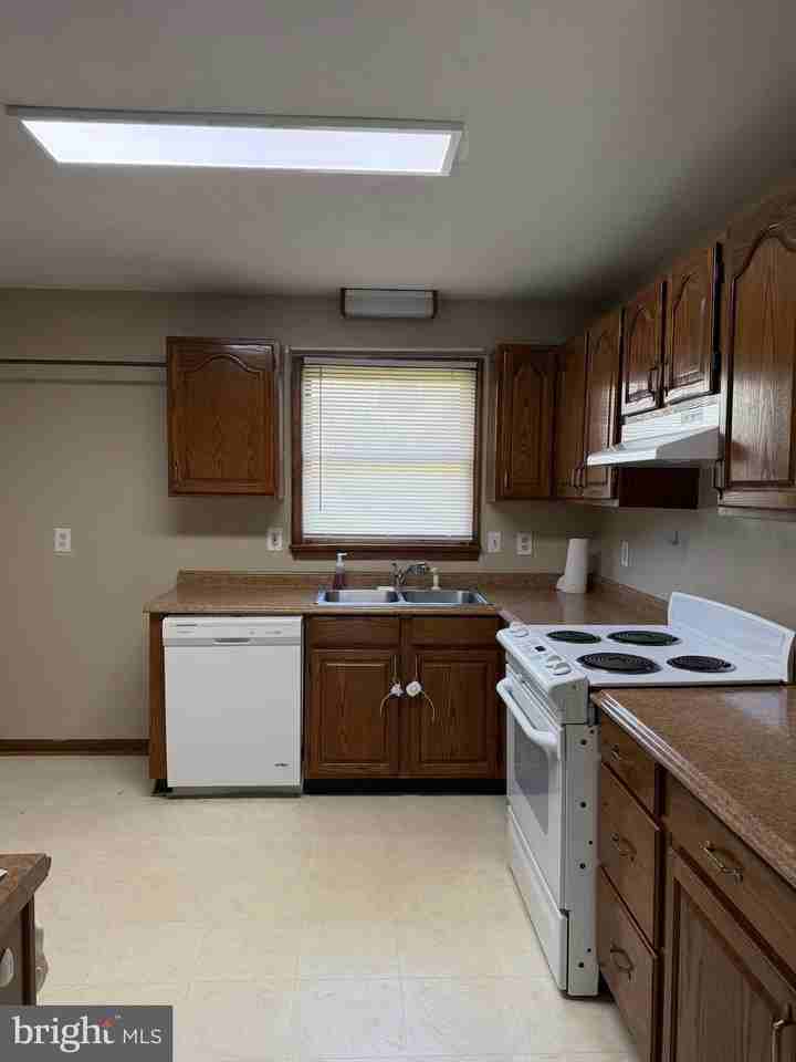 351 Beauregard Blvd - Photo 4 of 5