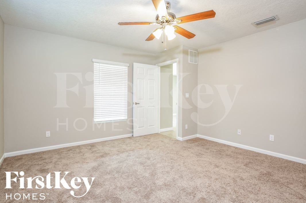 961 Sw College Park Rd - Photo 6 of 14