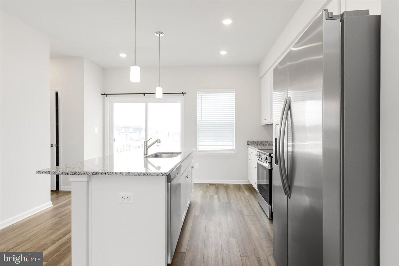 405 17th Ave - Photo 7 of 35