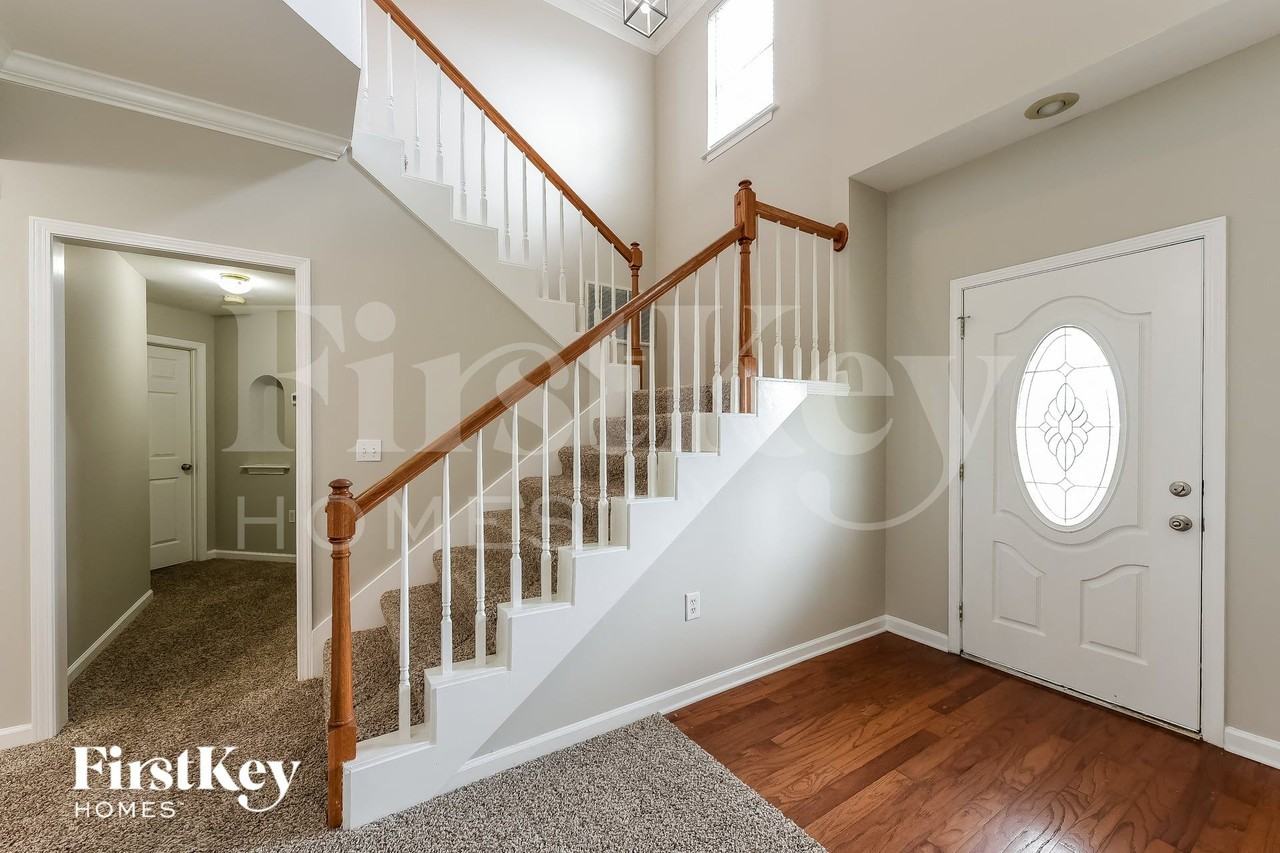 917 Jackson Cir - Photo 3 of 15