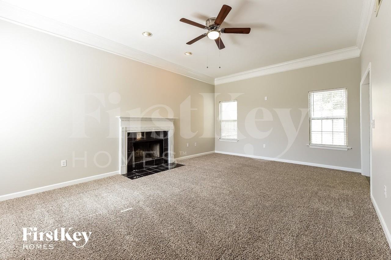 917 Jackson Cir - Photo 4 of 15