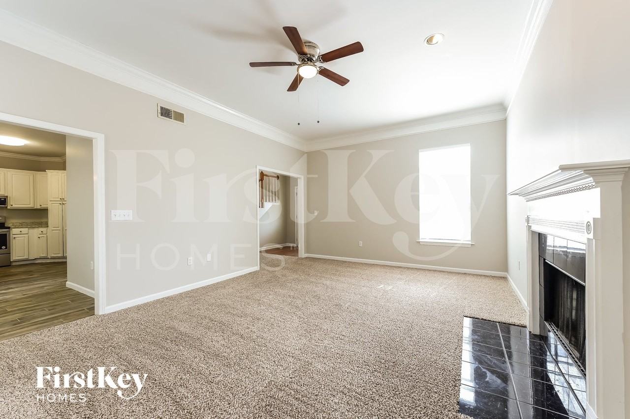 917 Jackson Cir - Photo 5 of 15