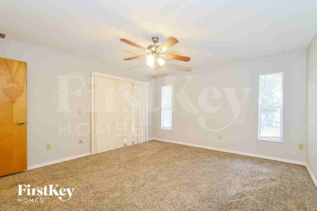 913 Sylvia Dr - Photo 7 of 16
