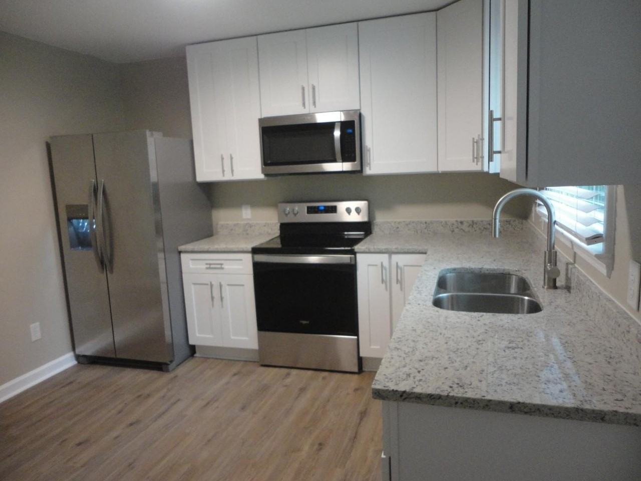 137 W Barbee St - Photo 2 of 9