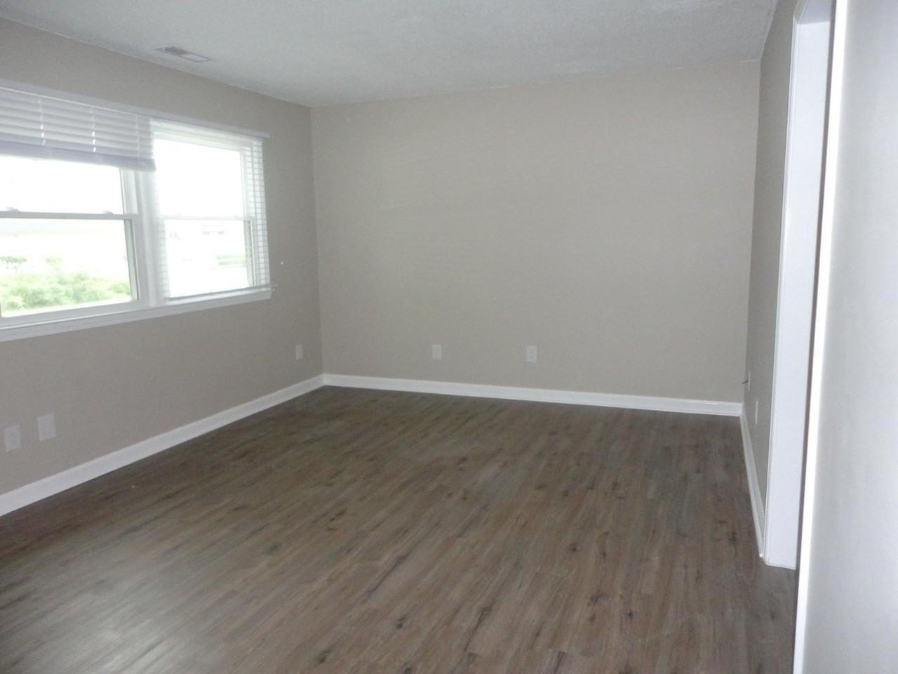 137 W Barbee St - Photo 4 of 9