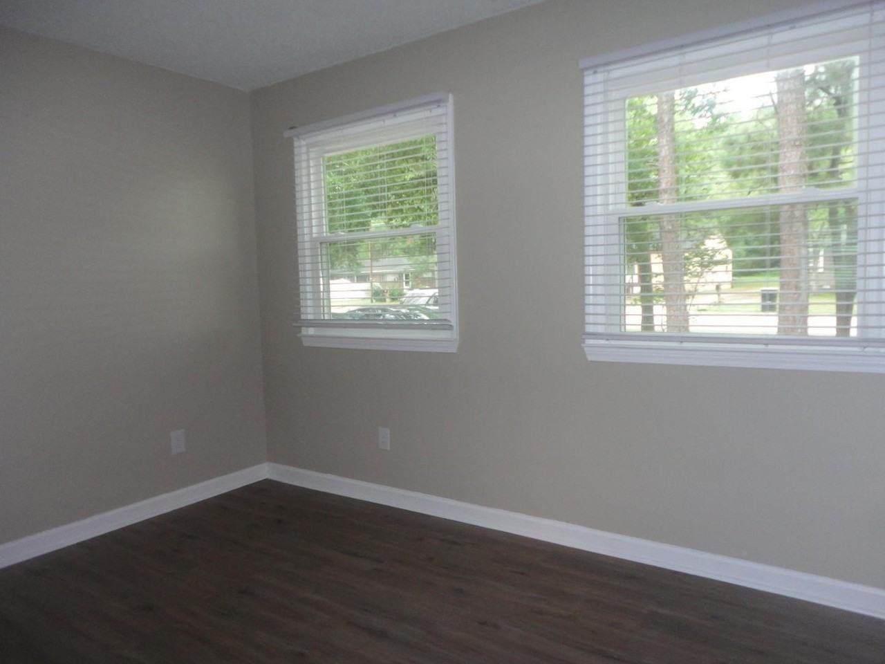 137 W Barbee St - Photo 6 of 9