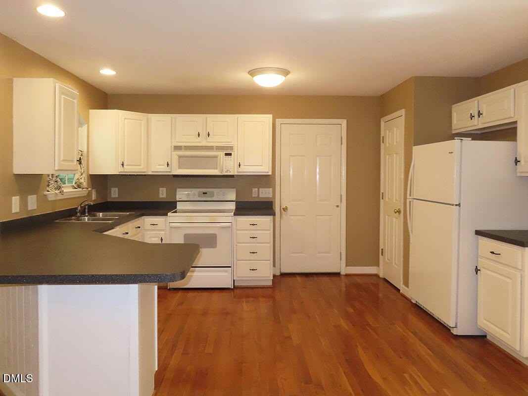 205 S English Hill Ln - Photo 7 of 21