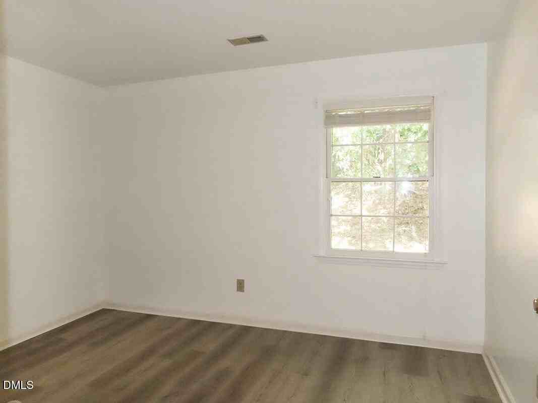 205 Standish Dr - Photo 4 of 14